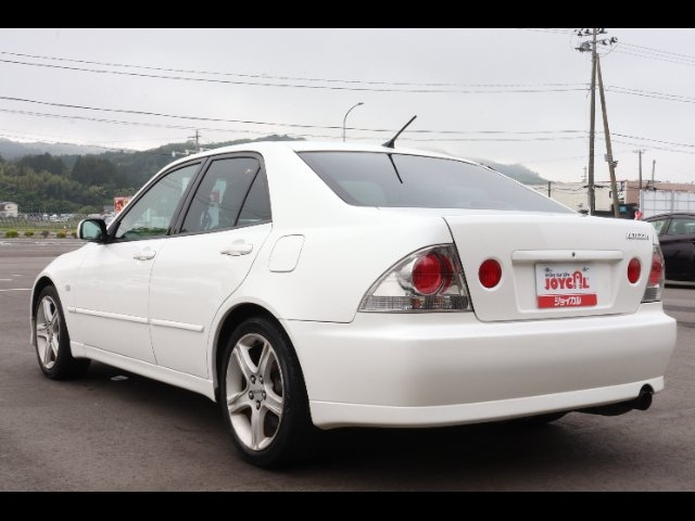 TOYOTA ALTEZZA 2001 - 122000 km | Japanese Used Car Stock | Loginet