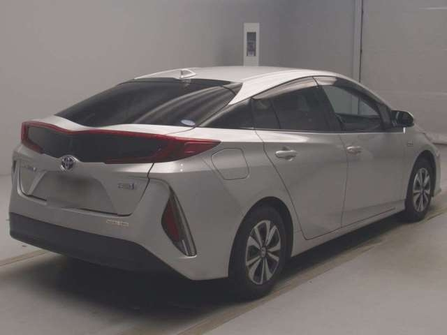 TOYOTA PRIUS PHV 2018 - 148000 km | Japanese Used Car Stock | Loginet