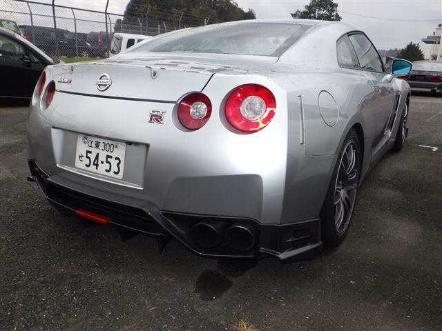 2009 Nissan GT-R: Silver, 4WD, 107,000km, R35 Chassis - JDM Import ...