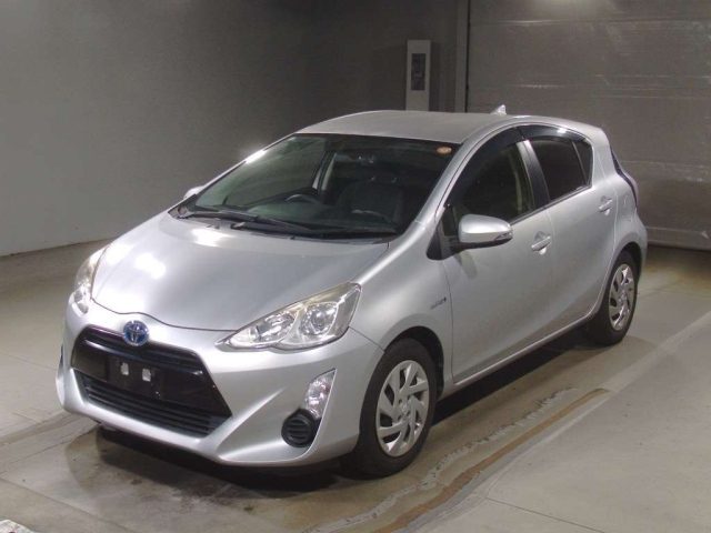 2015 Toyota Aqua S Grade: 68,000km, 1500cc, Silver, FAT | Loginet